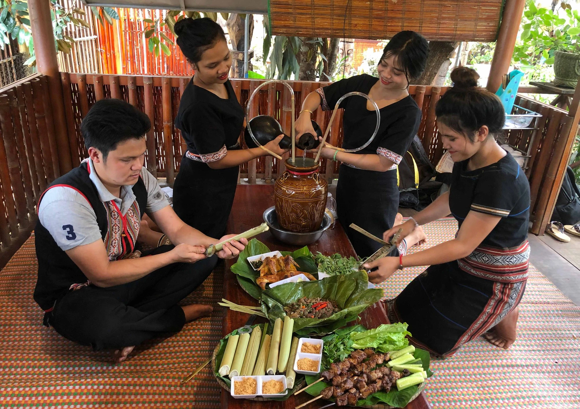 Cơm lam: Ý nghĩa văn hóa trong đời sống cộng đồng