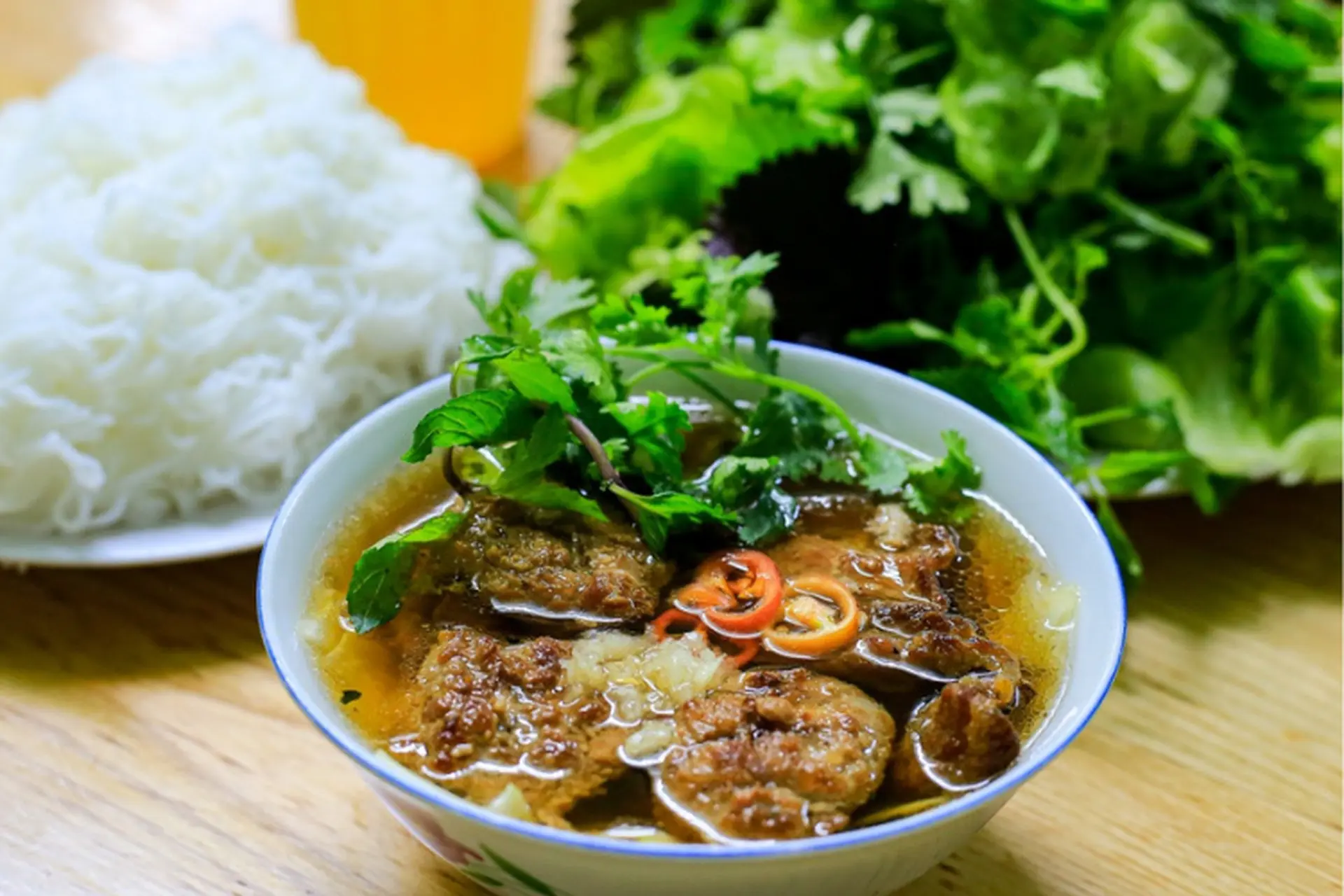 6 món ăn nhất định phải thử khi thu về Hà Nội