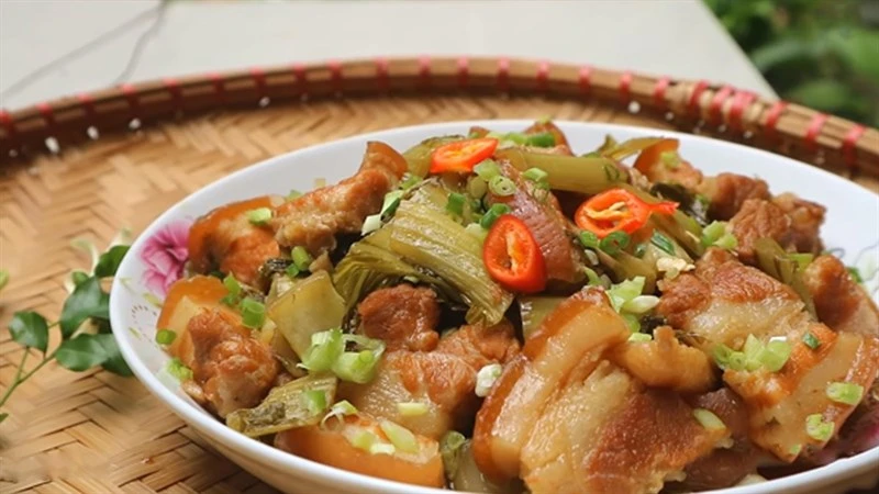 Ba chỉ kho dưa cải