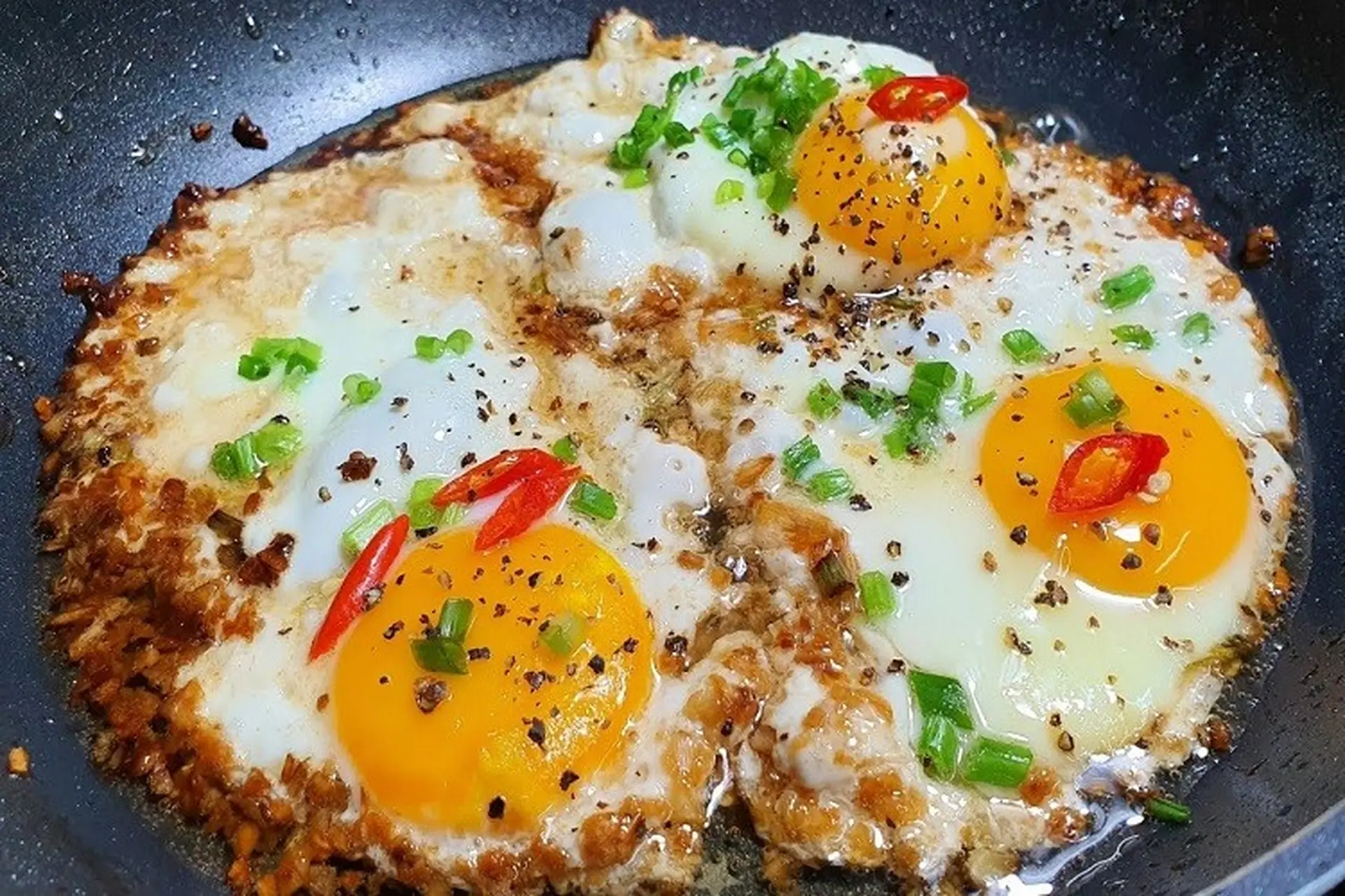 Cách làm trứng chiên nước mắm “hot hit” trên TikTok siêu ngon
