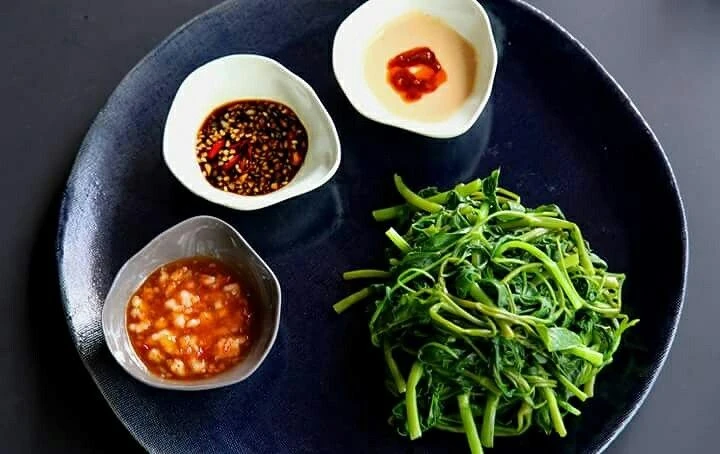 Rau muống chấm mắm tỏi
