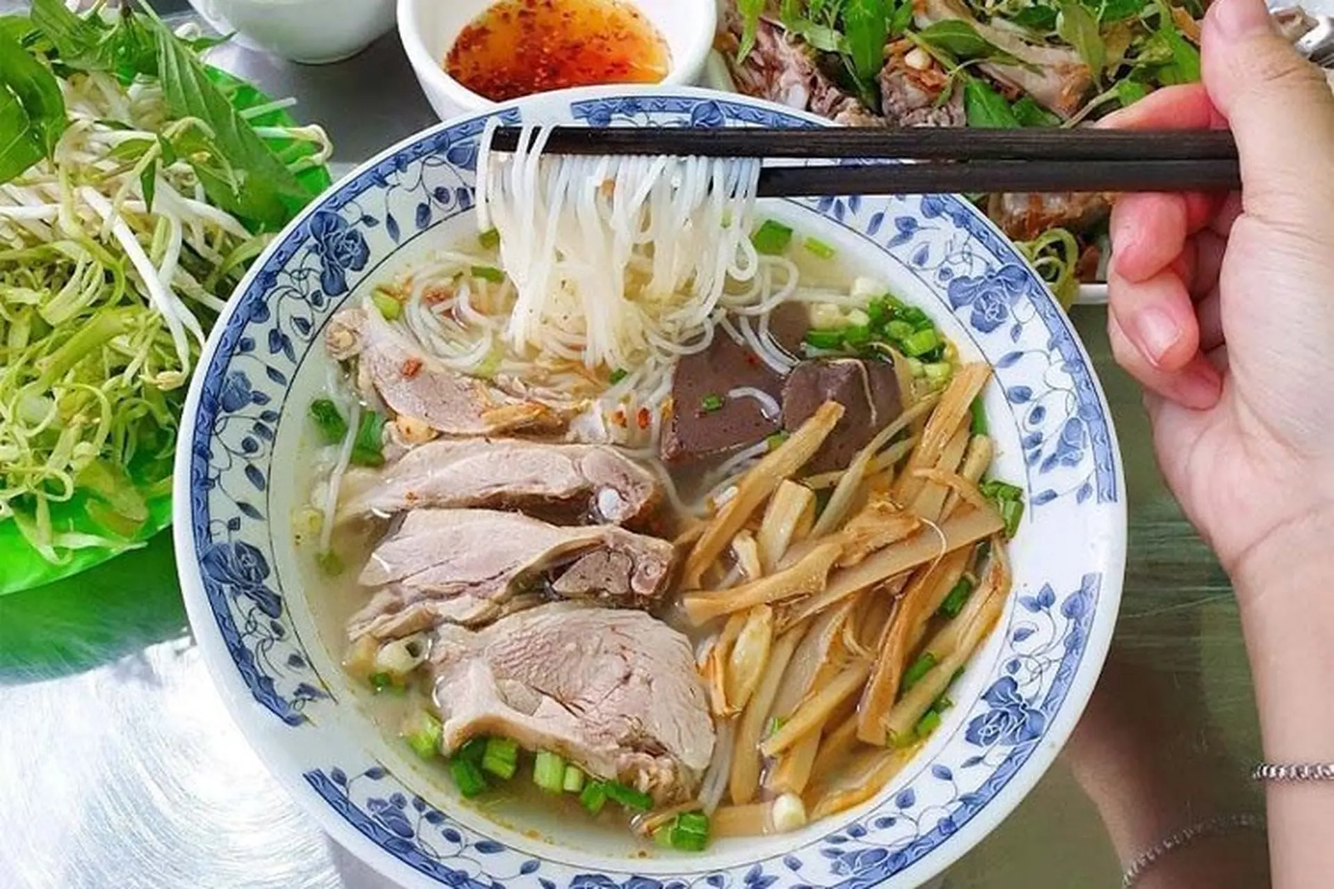Bún măng vịt – Bữa sáng thanh mát, đậm đà hương vị