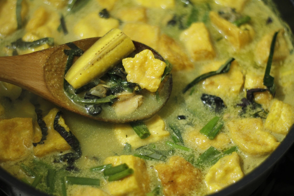 Biến tấu hấp dẫn của món ốc chuối đậu trong gia đình