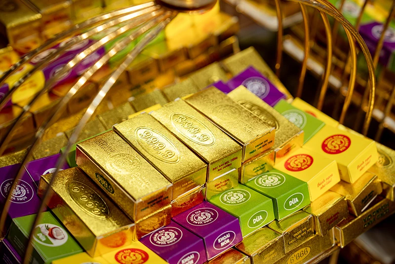 Cách thưởng thức bánh đậu trà xanh Rồng Vàng độc đáo