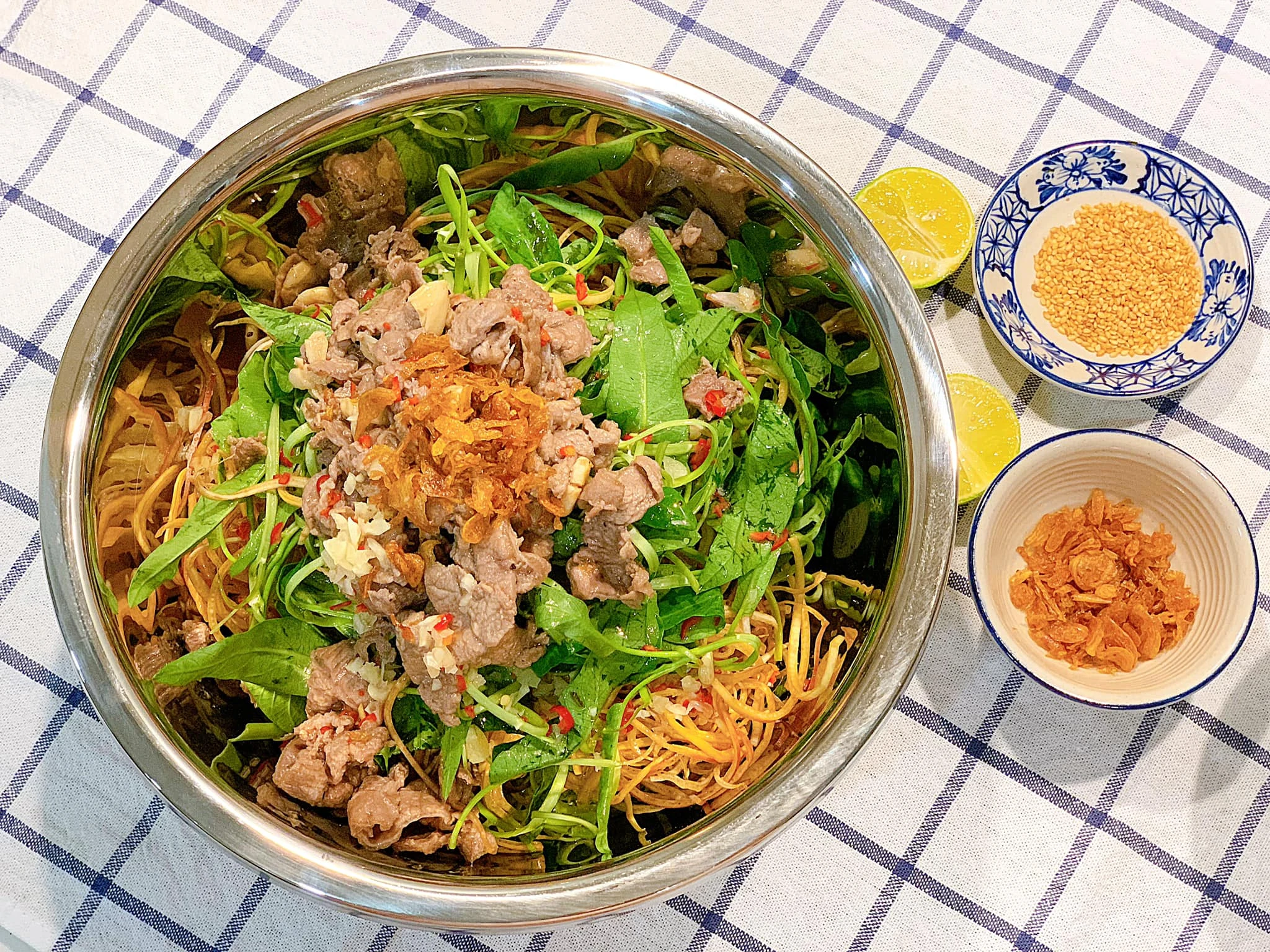 Thịt bò nộm rau muống