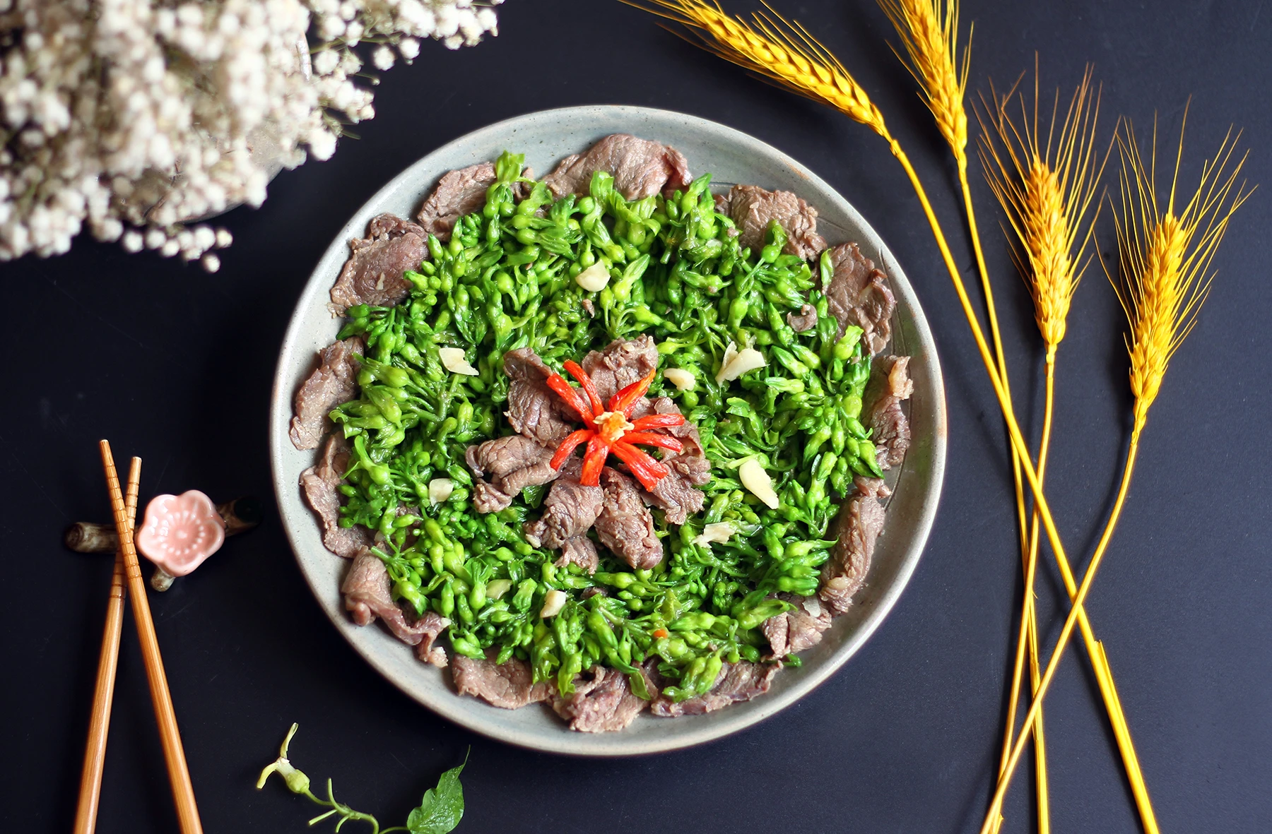 Thịt bò xào hoa thiên lý