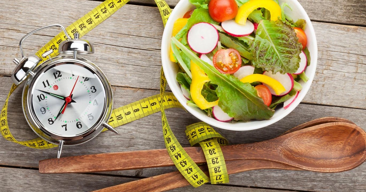 dân văn phòng ăn uống đúng giờ để đời sống lành mạnh