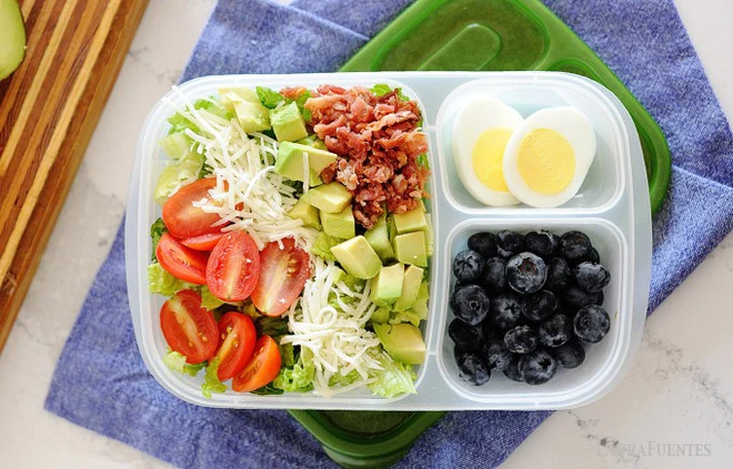 chuẩn bị cơm hộp để ăn uống lành mạnh