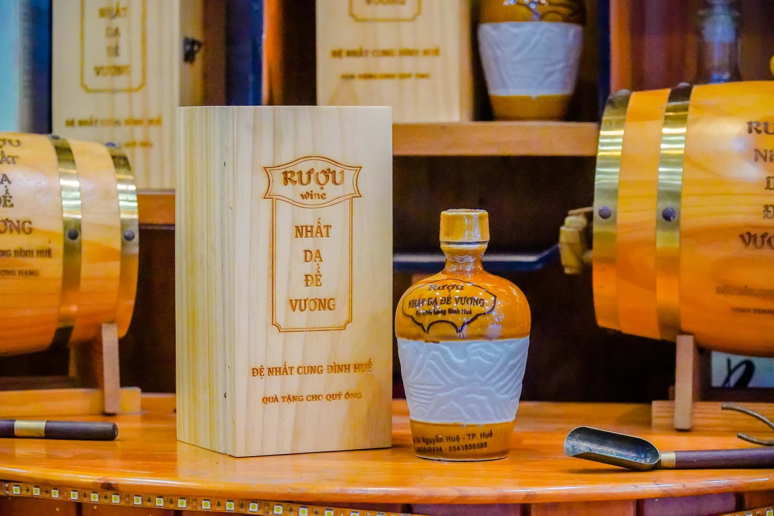 Rượu Cung Đình - Rượu Nhất Dạ Đế Vương mua ở đâu khi đến Huế - Trà Cung Đình Huế