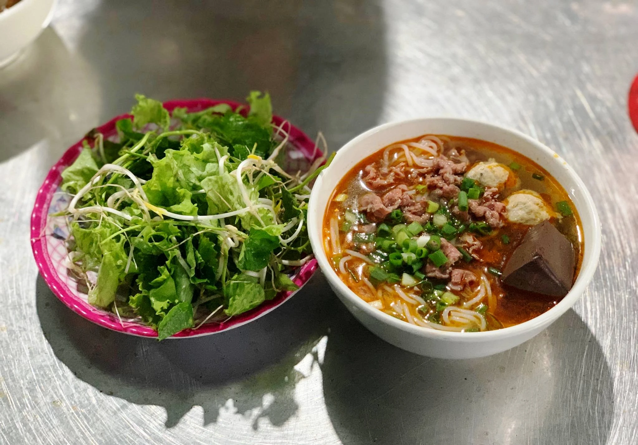 2.4. Bún bò Huế O Phụng - chú Vọng