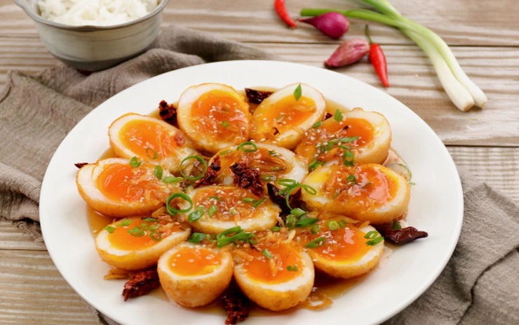 Trứng lòng đào sốt me